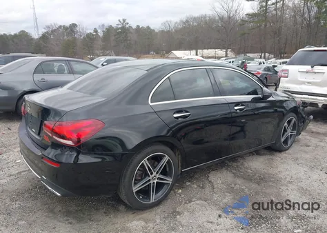 2019 Mercedes-Benz A 220 z USA, uszkodzony, nr VIN WDD3G4EB6KW013769